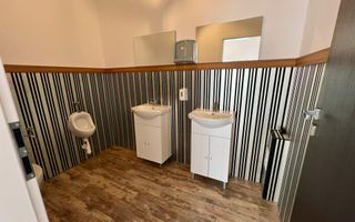 Spatiu Comercial Finisat 65 mp, curte proprie 78 mp, 2 parcari - Poză 3