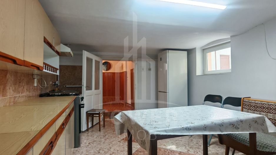 Casă individuală cu 3 camere, curte , în Sibiu, zona Lupeni - Poză 14