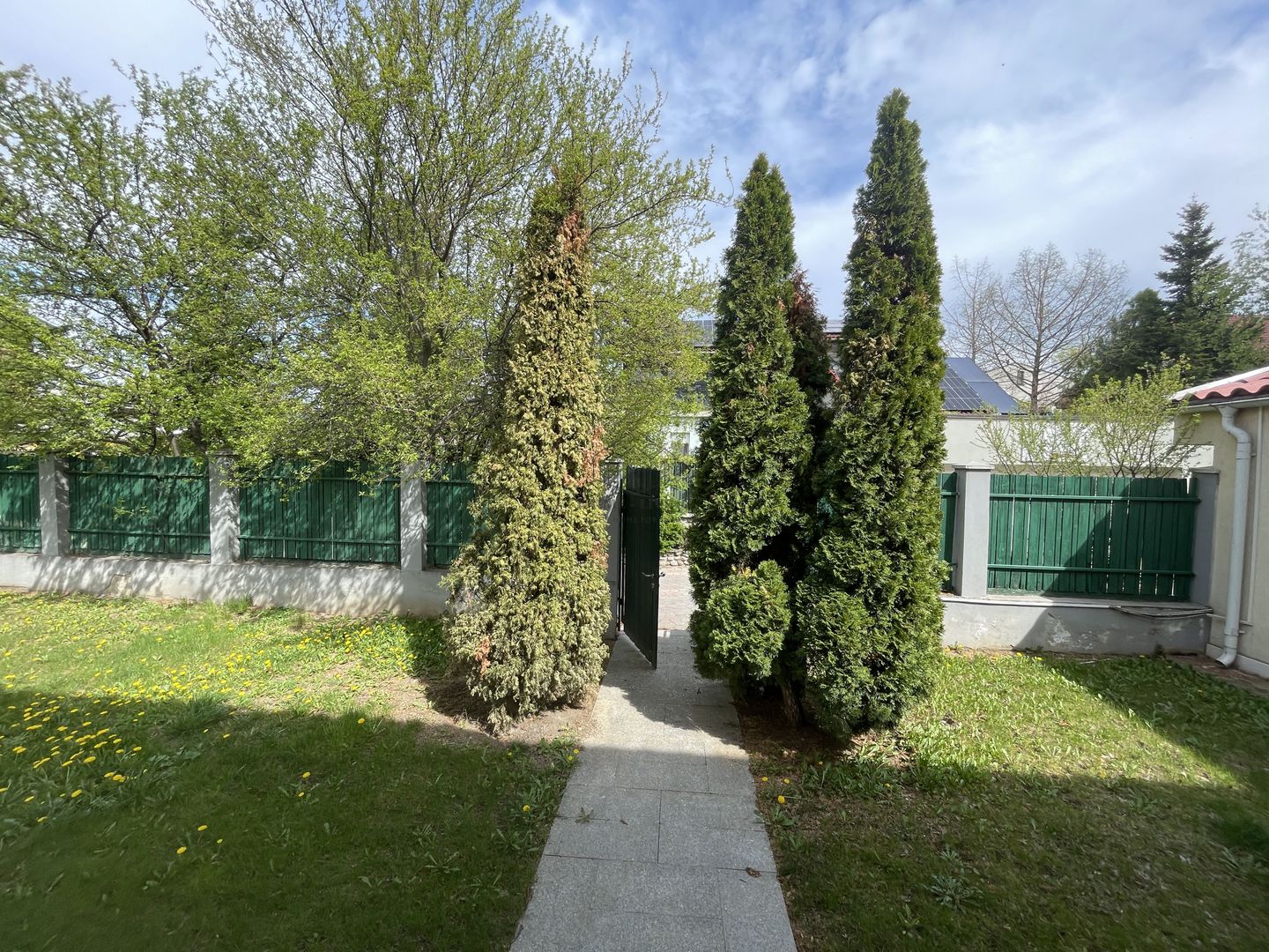 VILA SPATIOASA LA INCHIRIERE IN ZONA PIPERA LANGA SCOLI - Poză 1