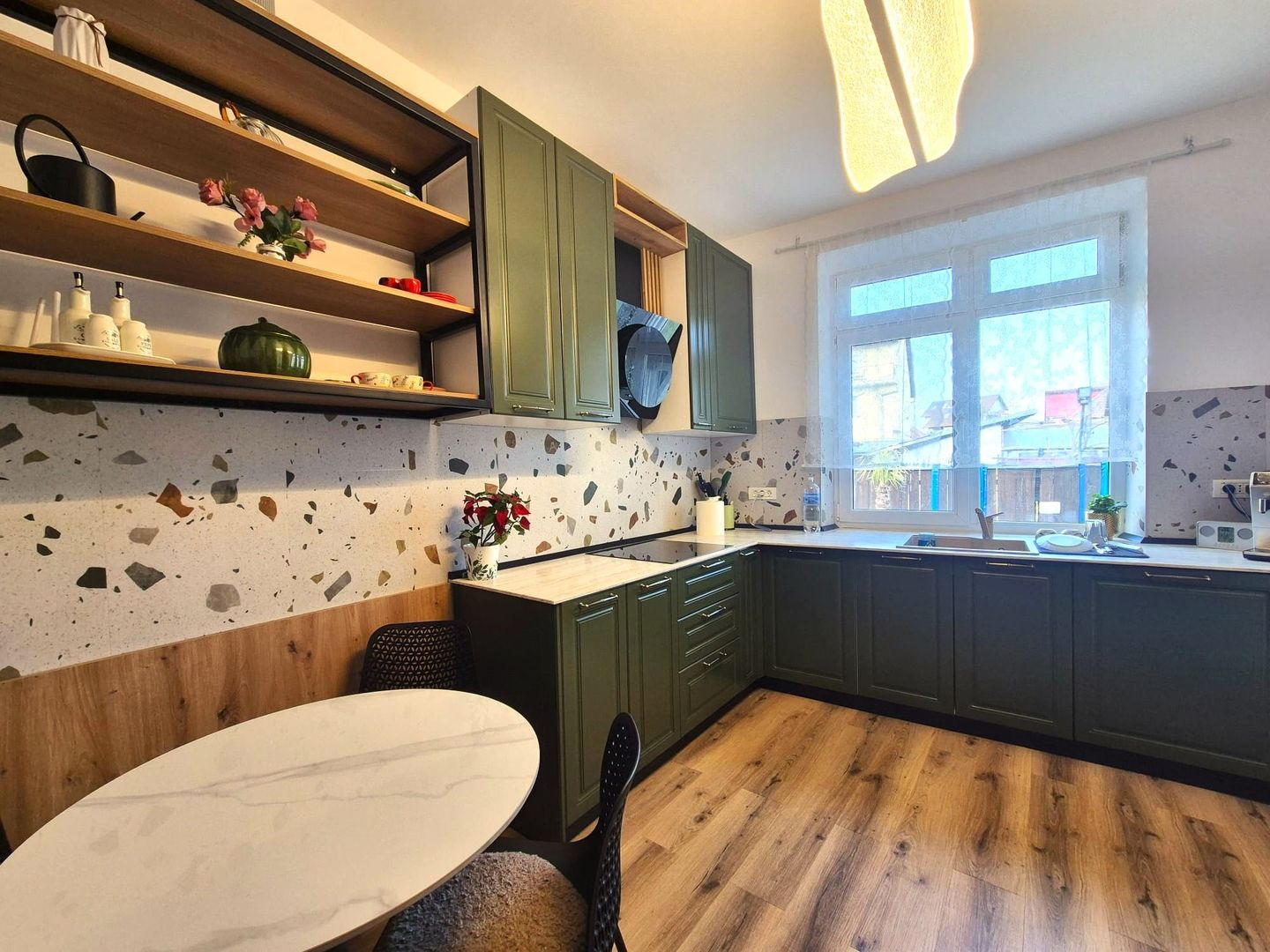 Piața de Miercuri, casă singură în curte, renovată 2025 - Poză 12