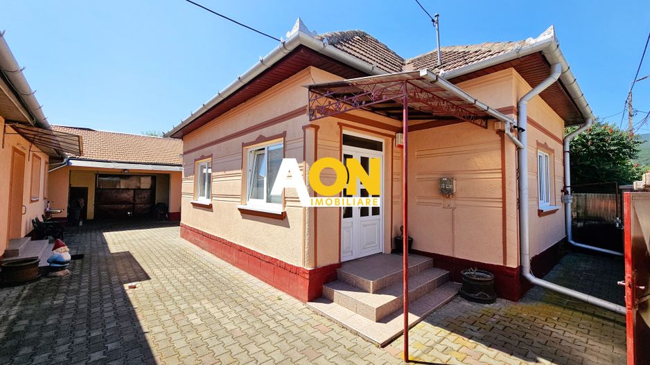 Casa cu 2 corpuri de cladire, 744 mp teren, toate utilitatile, Micesti - Poză 1