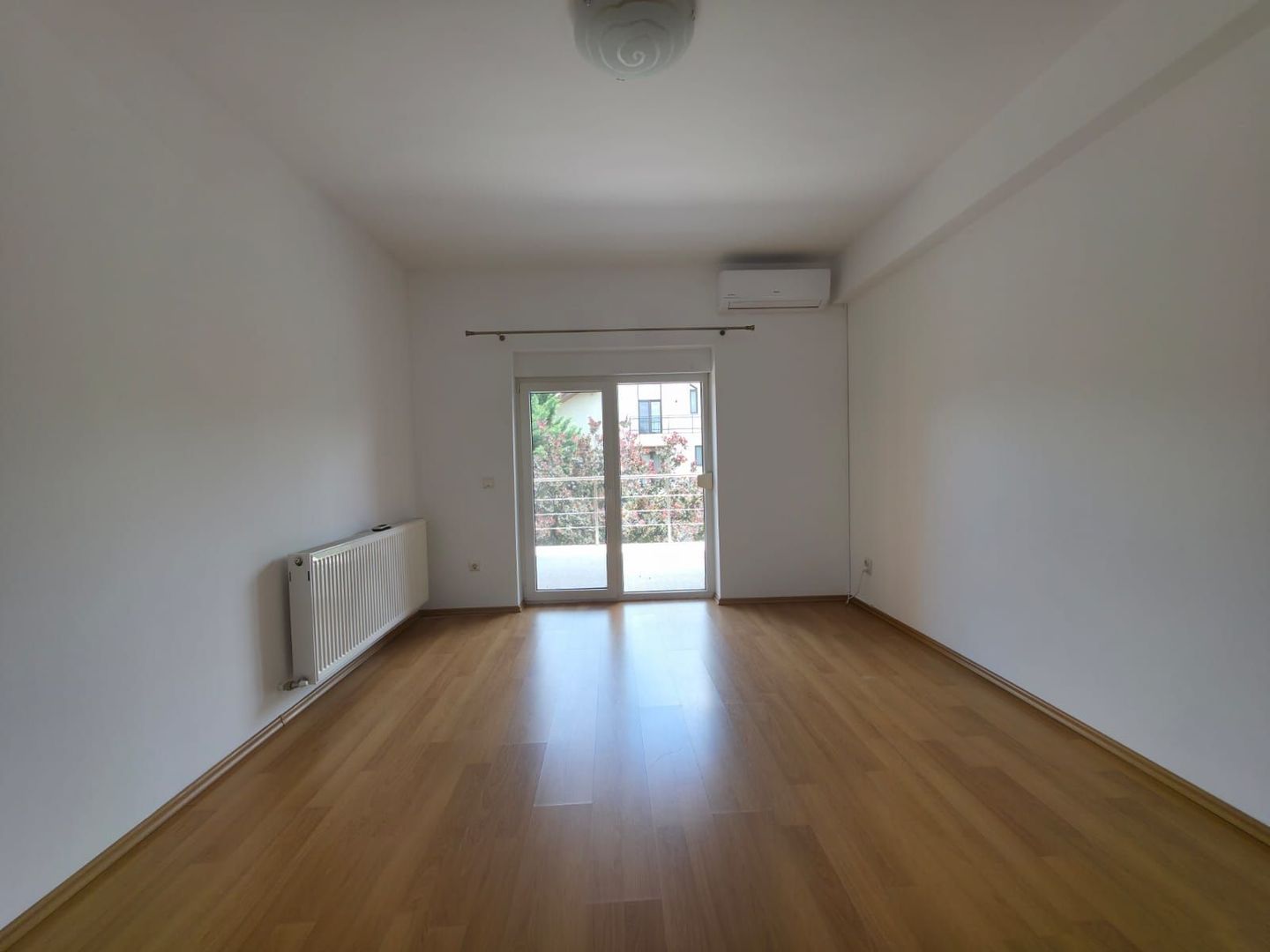 Vilă de inchiriat 5 dormitoare curte 300 m Iancu Nicolae Baneasa - Poză 19