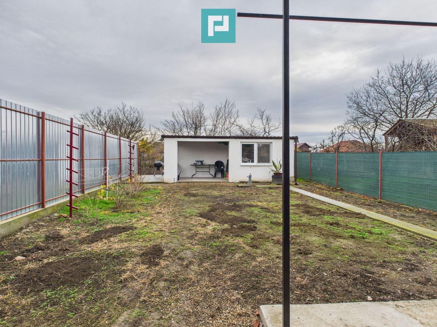 Casă cu 4 camere în Curtici pentru investiții - Poză 15