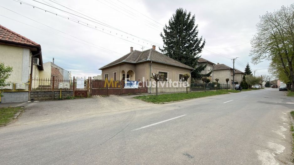 Proprietate cu 2 case | Teren 546 mp | Str. Albinelor Nr.18 - Carei - Poză 1