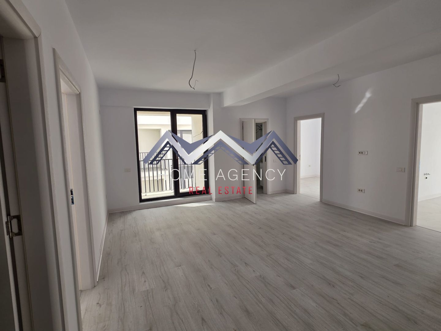 Apartament 3 camere Otopeni central - Poză 2