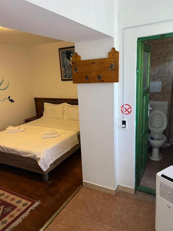 AFACERE PENSIUNE CU 8 CAMERE DE ÎNCHIRIAT - ZONA BĂNEASA - Poză 12