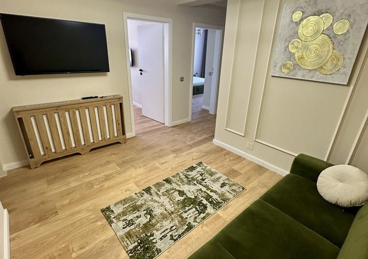 Apartament de vanzare 3 camere decomanda, balcon, parcare - Poză 1