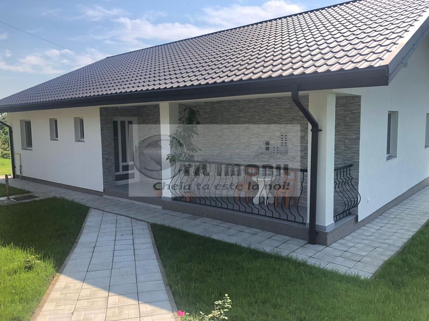 Casă individuală de vânzare - Bucium - 210.000 euro - Poză 1