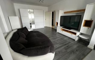 Apartament modern 2 camere etaj 3 lift si parcare pe Calea Surii Mici