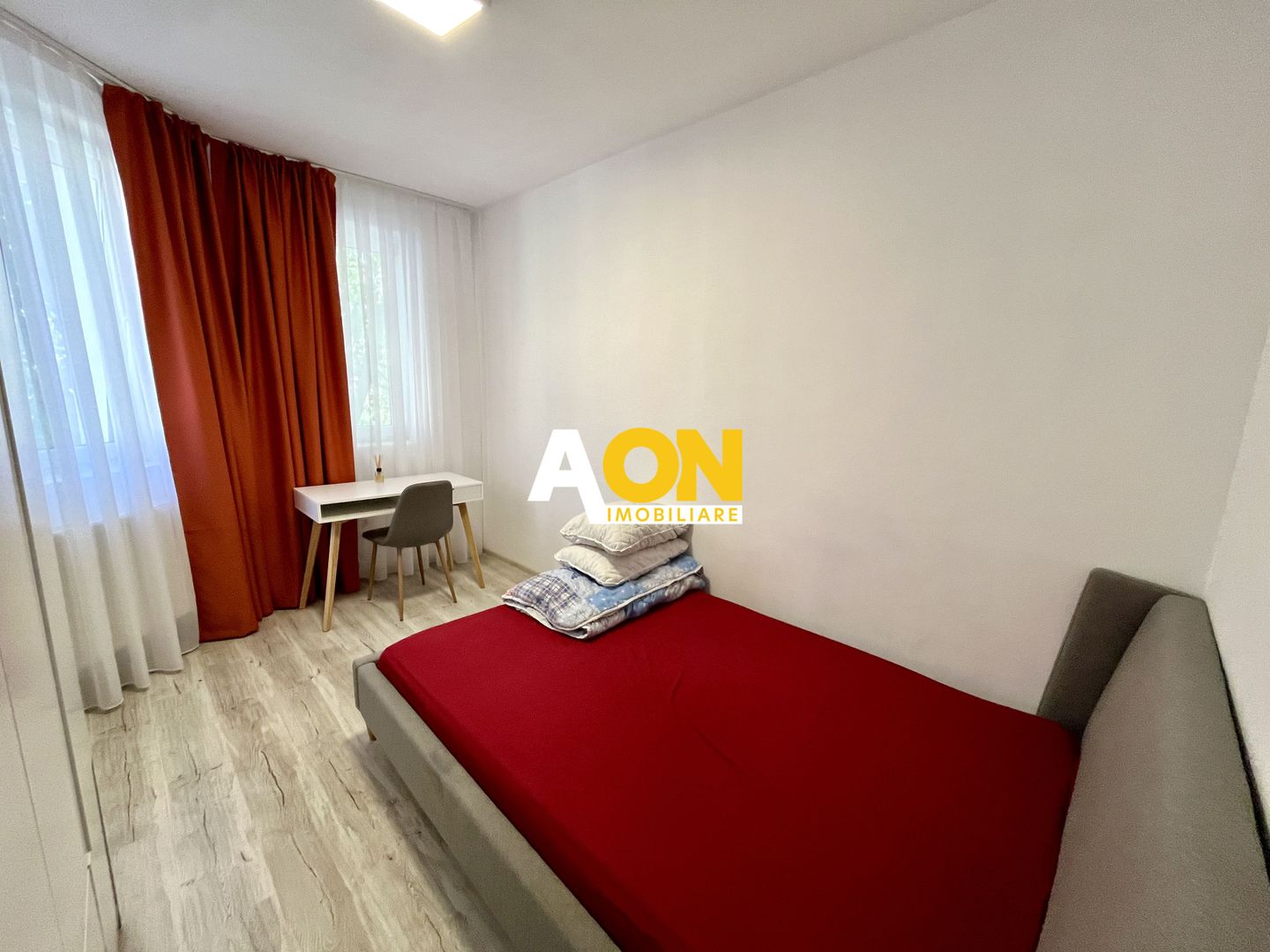 Apartament cu 1 Cameră, Etaj 1, Zona Piață - Poză 3