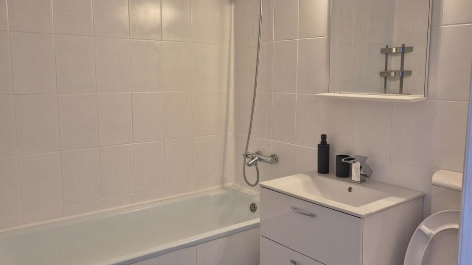 AP. 2 CAMERE RAHOVA,BUCATARIE INCHISA ,BLOC REABILITAT, LOC PARCARE - Poză 4