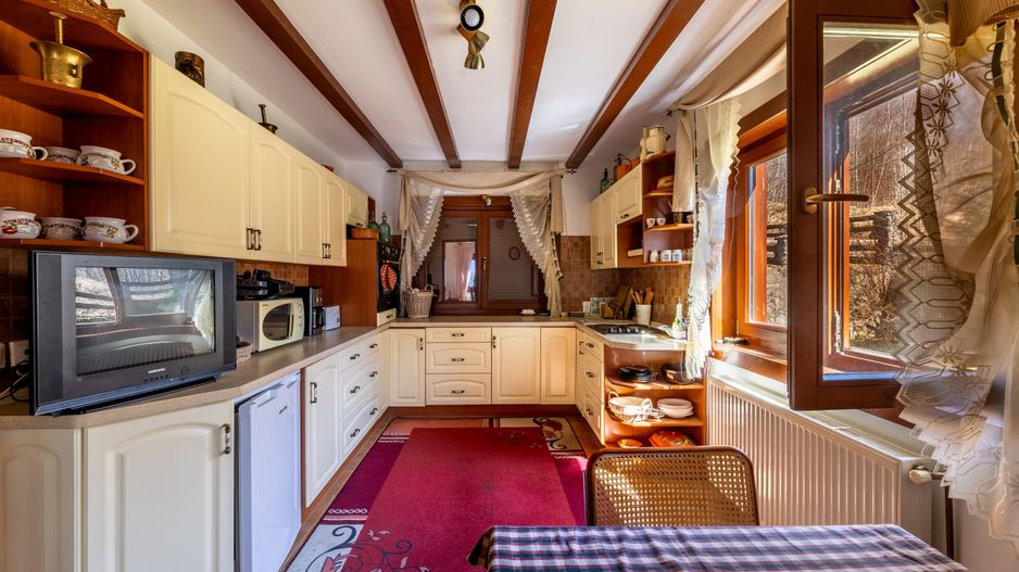 Casă de vacanță în Poiana Mărului. - Poză 6