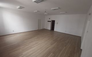 Spatii comerciale ,zona Calea Nationala/Kaufland renovate in totalitate - Poză 2