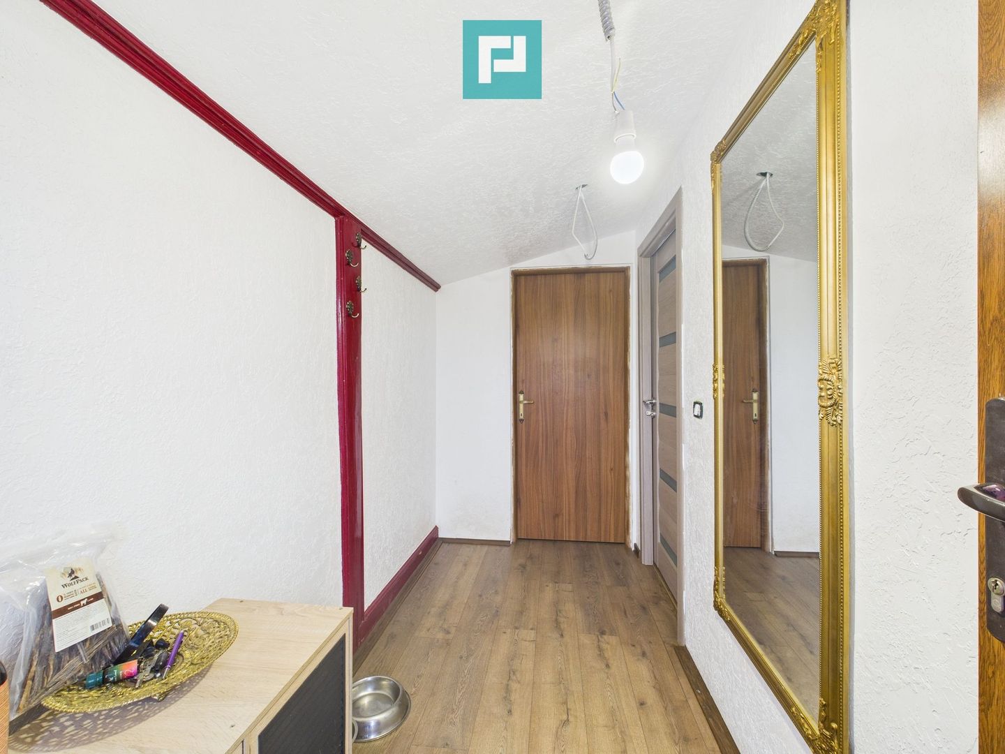 Două case pe un teren generos în Ghiroda - Poză 10