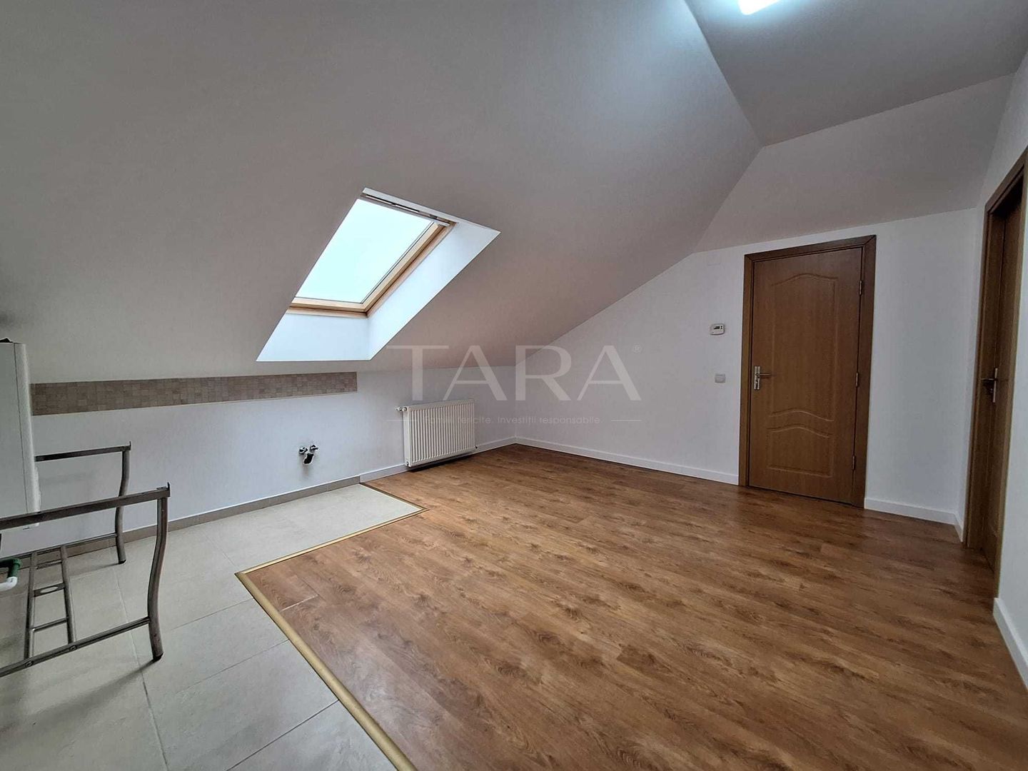 Apartament cu 4 camere tip mansardă,  Floresti. - Poză 2