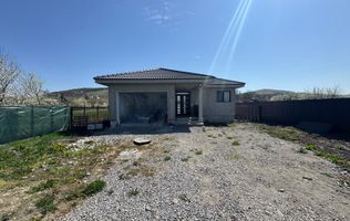 Casa individuala, 200 mp utili, 1399 mp teren, Zona Ernei