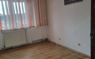 Apartament cu 4 camere de închiriat - Poză 7