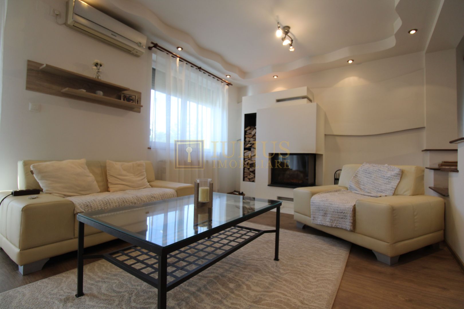 Casa in Blascovici, 5 camere + 3 bai, centrala proprie - Poză 2