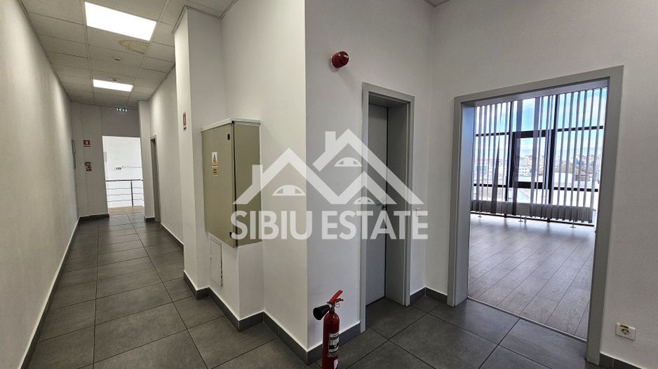 Spatiu de birouri de inchriat locatie centrala si vizibilitate buna - Poză 11