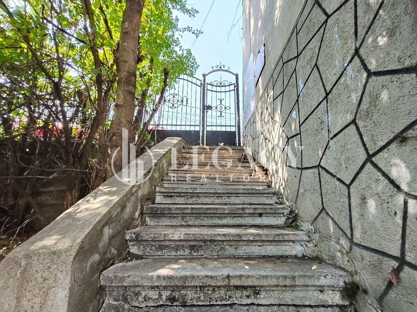 VÂNZARE/SCHIMB CU TEREN  - Clădire interbelică, centru oraș Siret - Poză 7