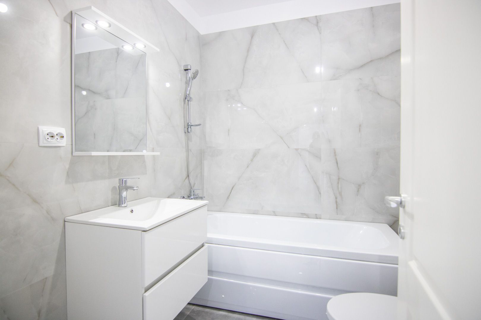 2 camere, 63 mp, etaj 5, BLOC NOU, Str Preciziei - Poză 1