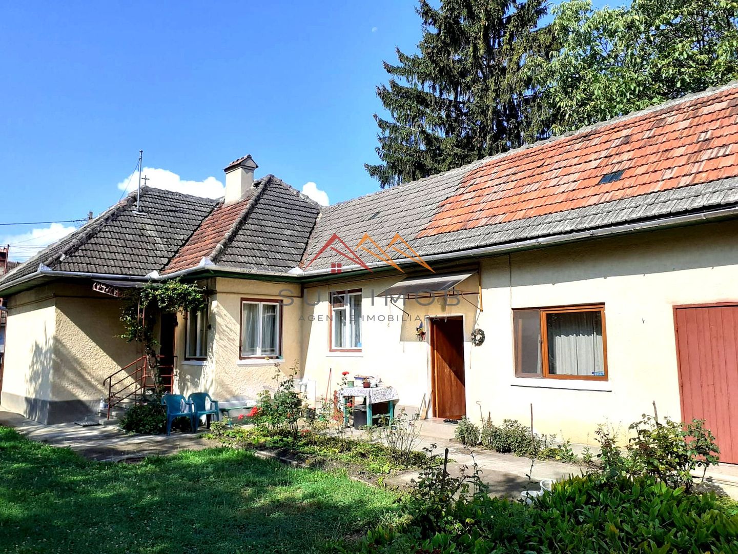 Casa 3 camere, teren 3625 mp, toate utilitatile, Sacele, Brasov - Poză 1