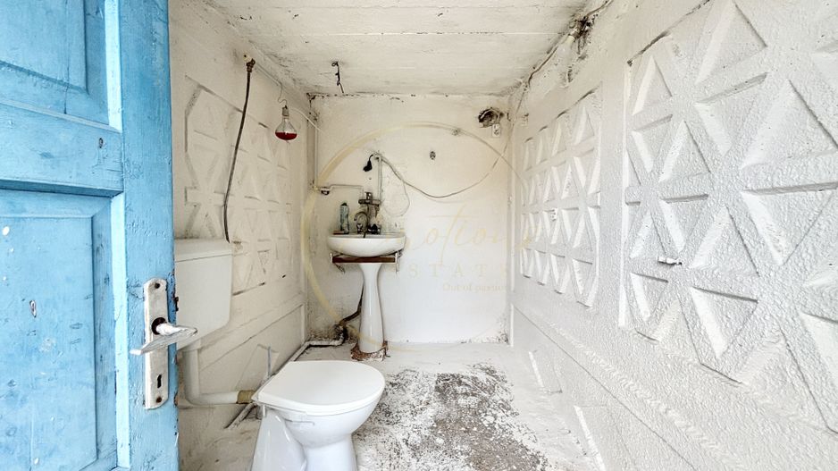 Proprietate industrială versatilă – Teren 687 mp cu 4 hale și birouri - Ronat - Poză 14