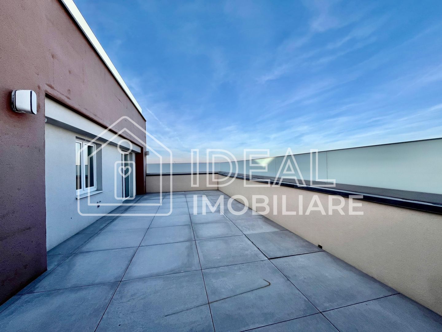 Penthouse cu 3 camere LA CHEIE, cu terase de 200mpu, zona Calea Surii Mici - Poză 4