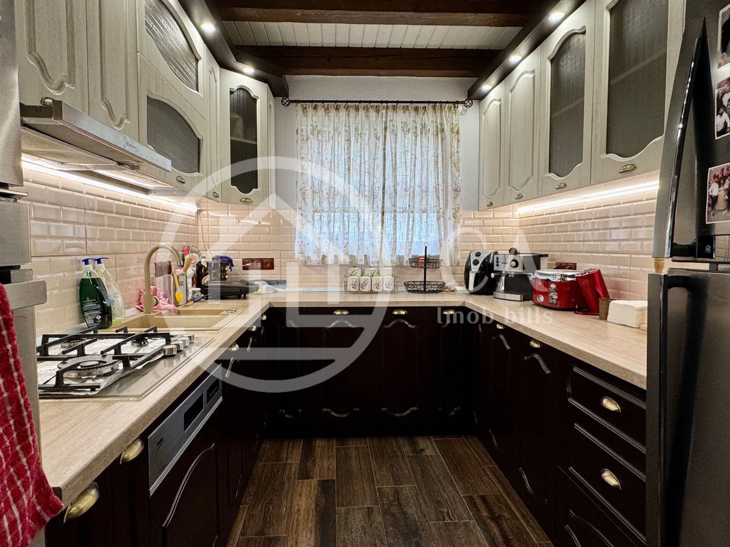 Casă de vânzare cu 6 camere in cartierul Tineretului, Oradea - Poză 4