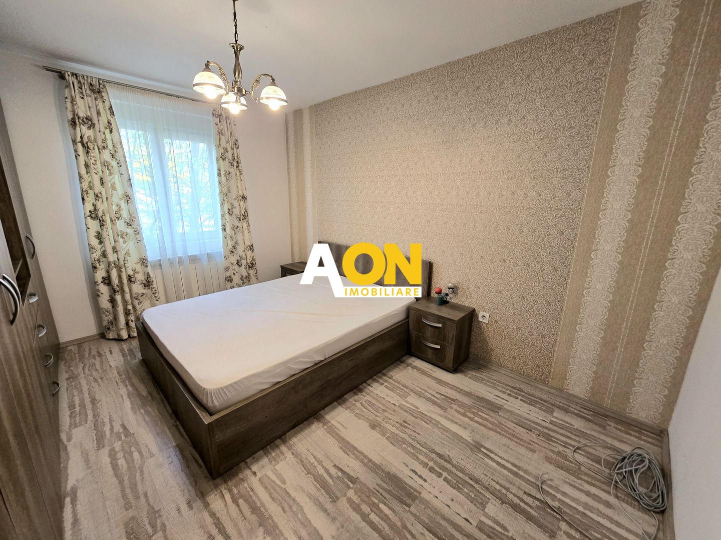 Apartament cu 2 Camere, Bloc Nou, Etaj 1, Zona Centru - Poză 1