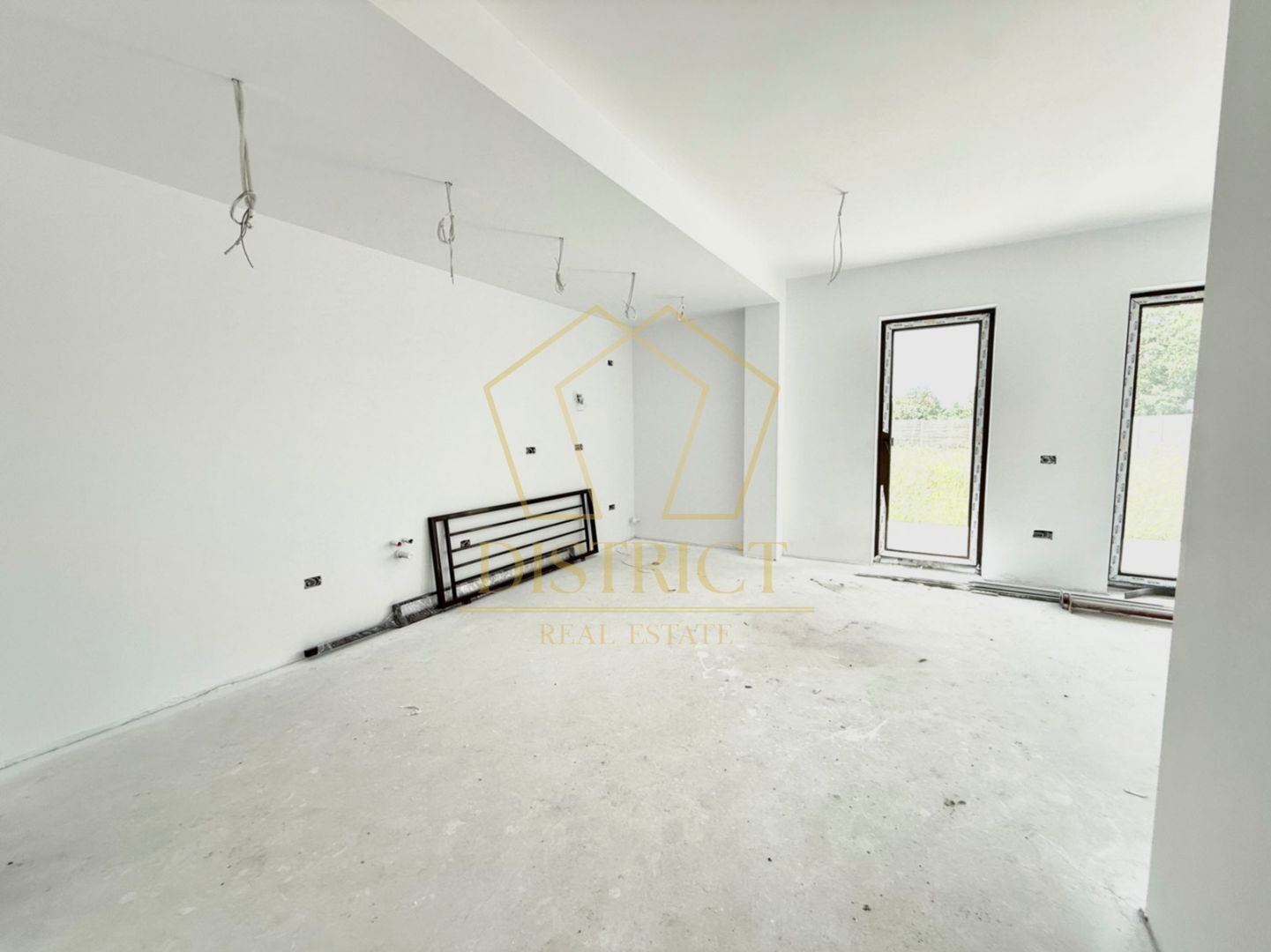 Duplex spatios cu 4 camere | Covaci - Poză 2