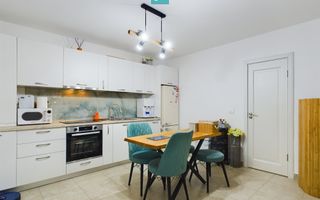 Apartament cu 2 camere la curte , renovat recent - Poză 1