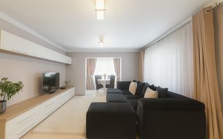 Proprietate Premium cu Două Case și Piscină în Hemeiuș - Poză 9