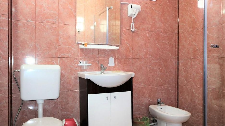 Mamaia Nord - Langa Mare, pensiune la cheie, 11 camere, 9 bai! - Poză 63
