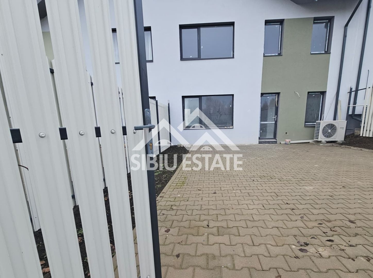 Casa de mutat 4 camere, 2 bai Sibiu Vest - Poză 13