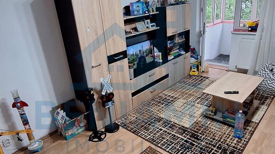 Apartament decomandat 2 camere Rovine Dezrobirii etaj 3 - Poză 2