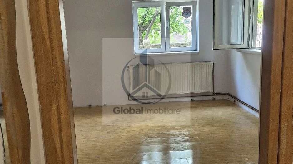 apartament 2 camere la curte - Poză 4