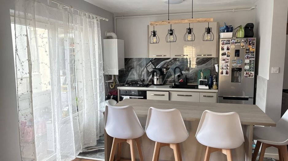 Apartament 3 camere în Florești, renovat, mobilat 2024. Parcare. - Poză 1