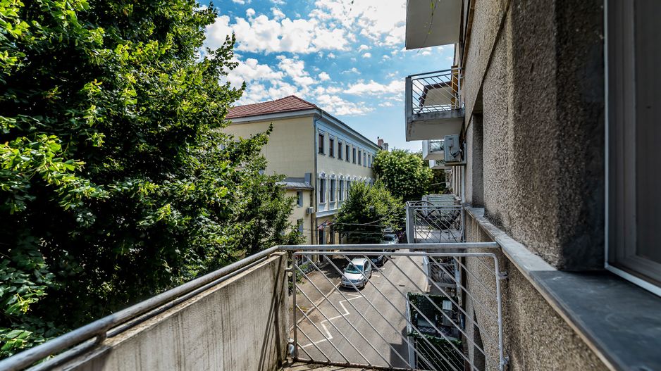 Câștigi o oră pe zi! Apartament cu 2 camere ultracentral, etaj 2 - Poză 1