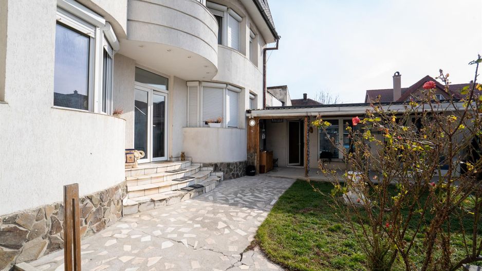 Casa Rogerius cu 8 camere - Poză 2
