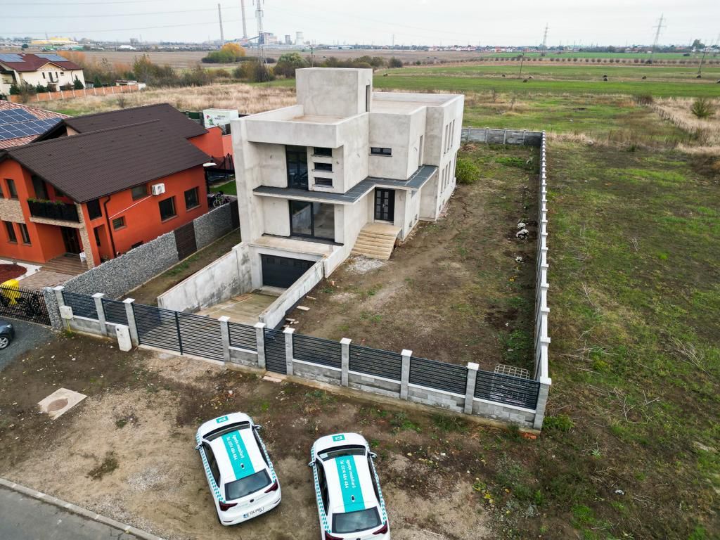 Vilă modernă pe 3 niveluri la gri în Poltura - Poză 9