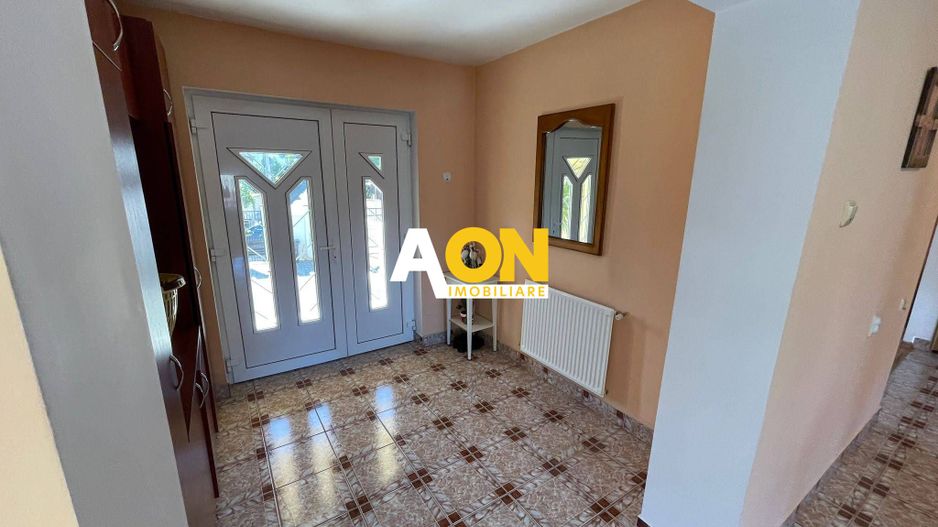 Casă cu 6 camere, teren 912 mp, garaj dublu, în zona Cetate-Schit - Poză 3