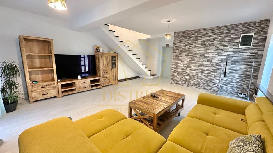 Duplex cu 4 camere si dressing mobilat in Giroc zona Planetelor la asfalt. - Poză 1