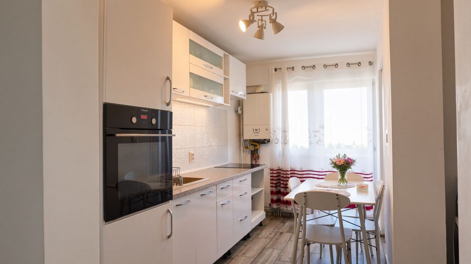 Apartament cu 3 decomandat de vânzare pe Calea Bucuresti 63 mp+balcon - Poză 1