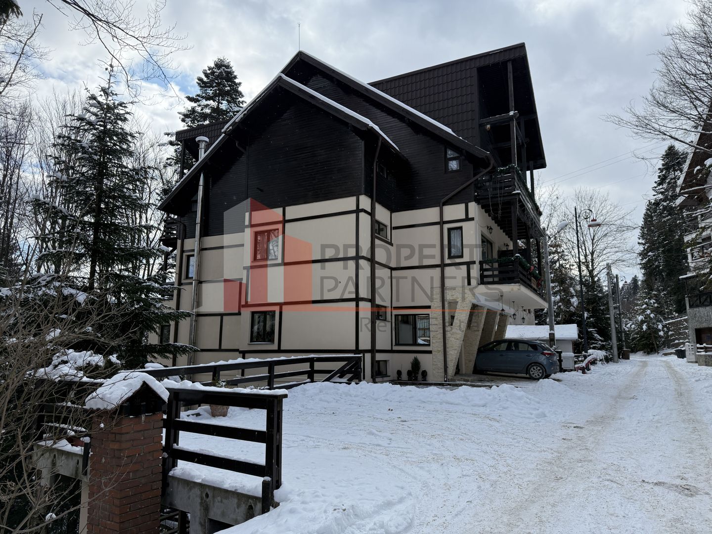 Pensiune Sinaia Langa Castelul Peles | Investitie sigura. - Poză 1