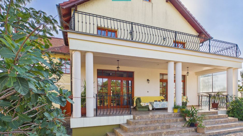 Vilă cu arhitectură deosebită în Aradul Nou - Poză 18