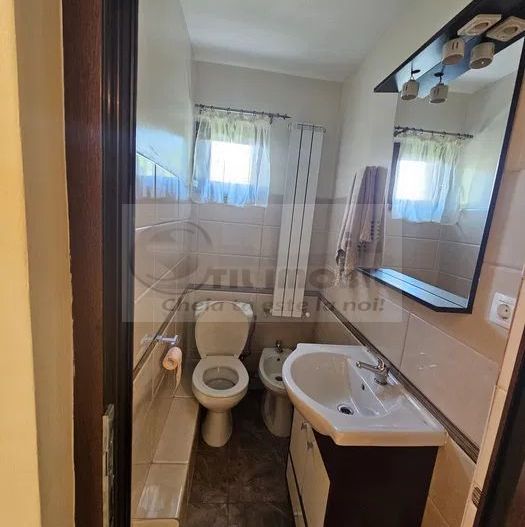 Ap 3 camere–vis-a-vis de Colegiul Național „Costache Negruzzi"- 750 E - Poză 8