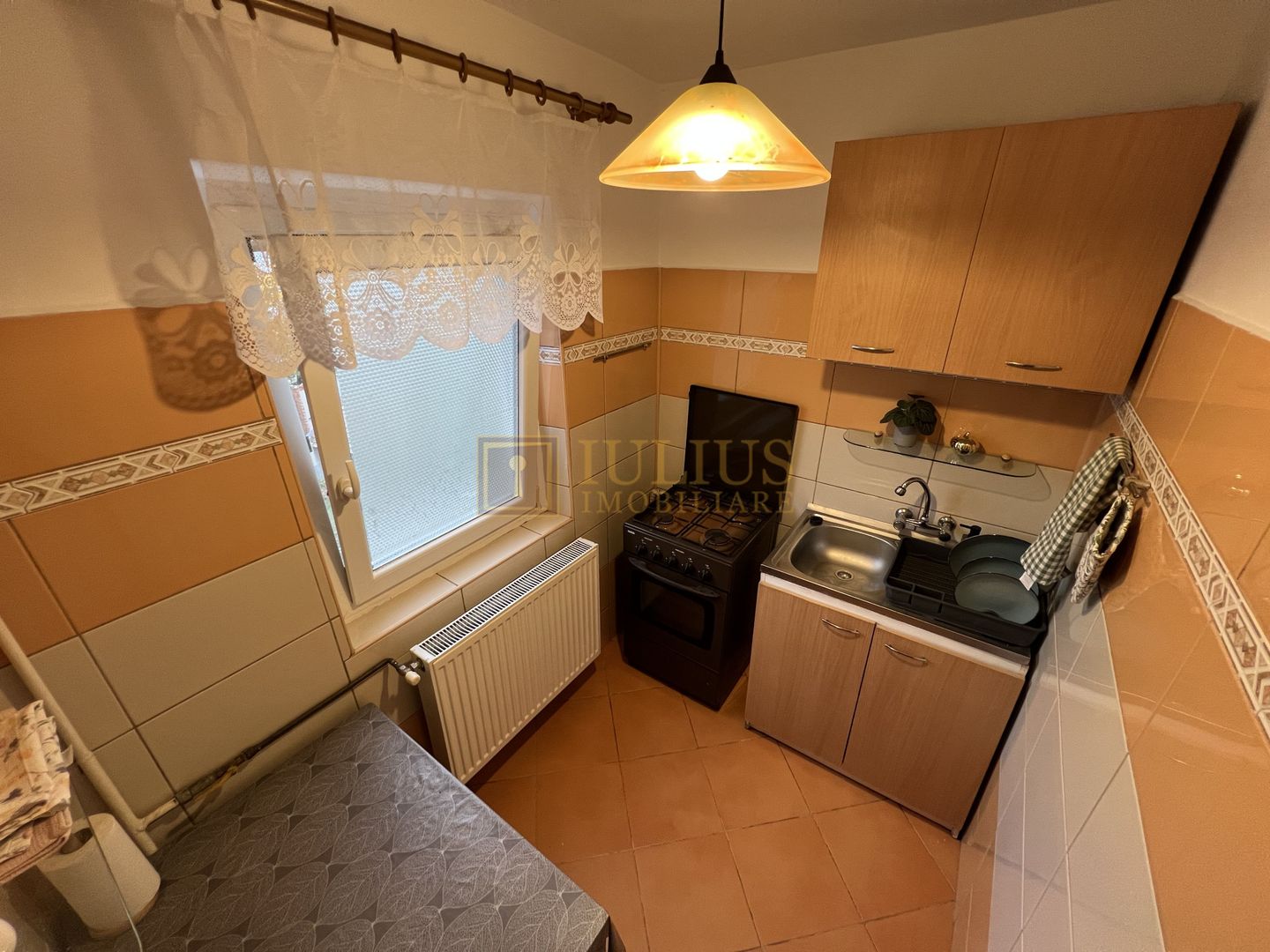 Garsoniera, 4 ap. pe nivel/etaj, conditii moderne. - Poză 7