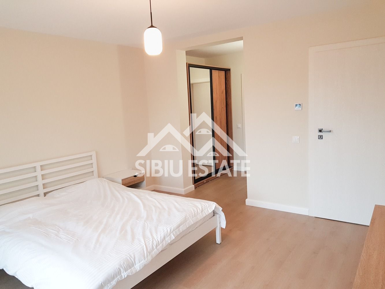 Casa moderna,de inchiriat,cu 4 camere, 3 bai-prima inchiriere Cisnadie - Poză 6