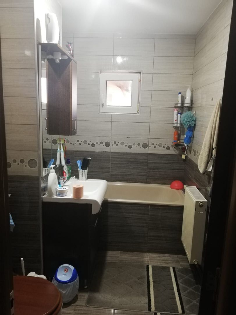 ageuropa.ro vinde ap 2 cam la etajul 4 în Carpați 2. - Poză 6